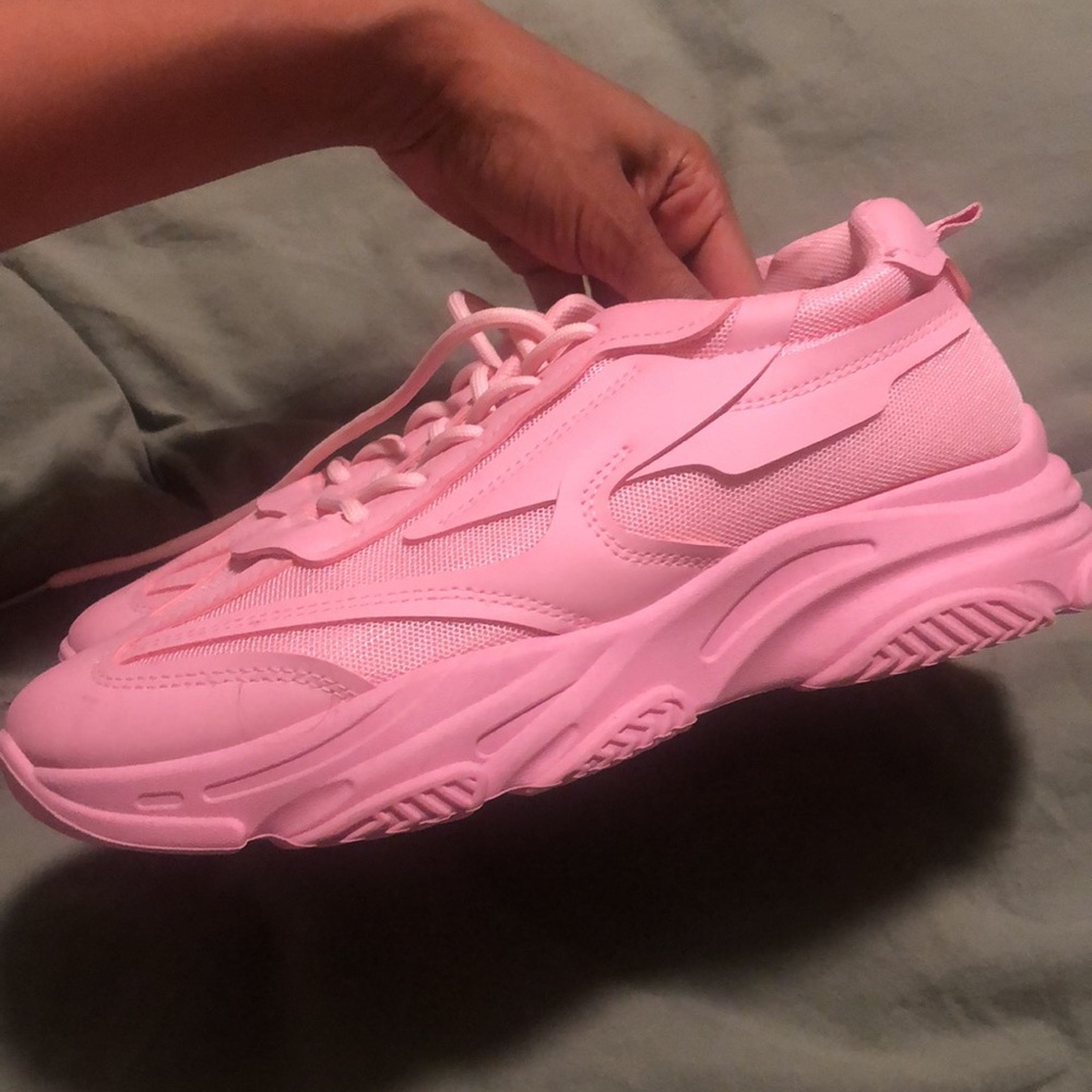 Pink sneakers - Picture 2 of 5